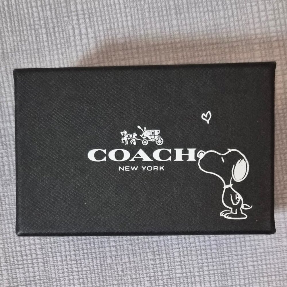 Coach X Peanuts Leather Snoopy Hangtag ©️2014 w/ Collectible Coach Snoopy Box